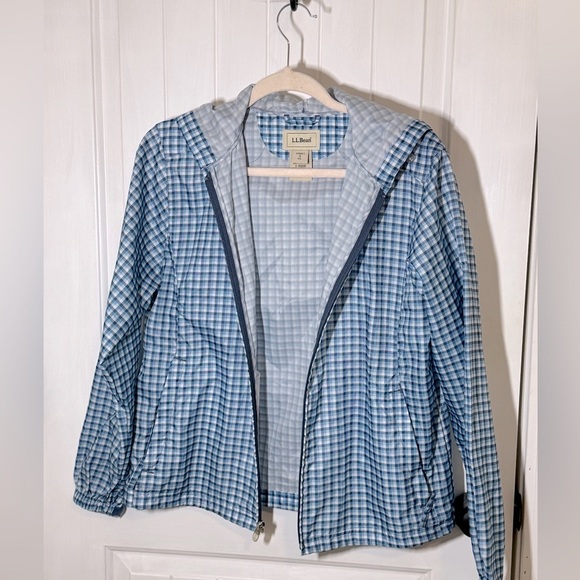 L.L Bean trail light weight jacket - Picture 2 of 11
